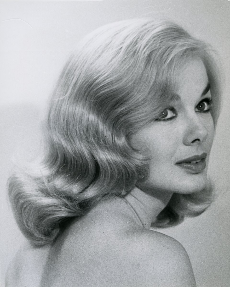 Gallery 05_Picture 09 - The Official Leslie Parrish Website.